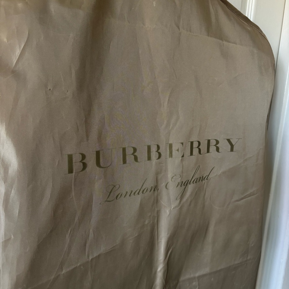 Burberry Black Quilted Women's Jacket - Picture 11 of 14